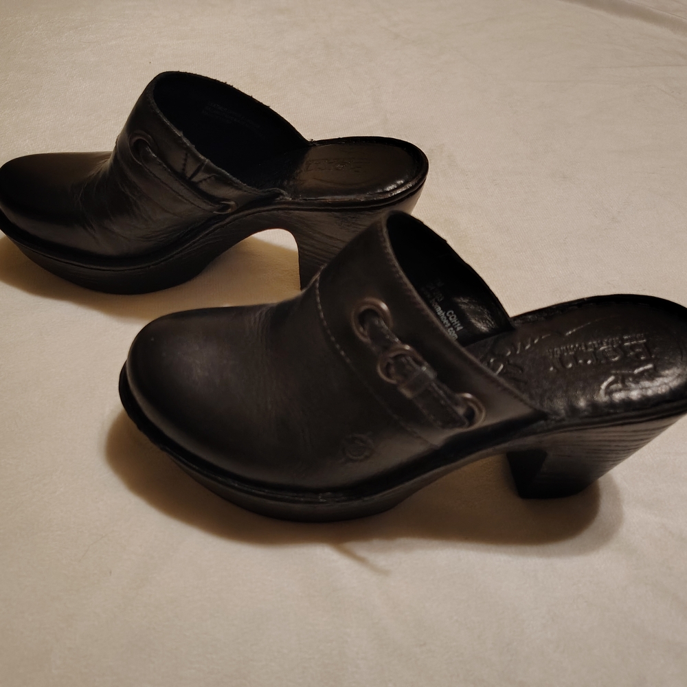 Women's Black Leather Mules